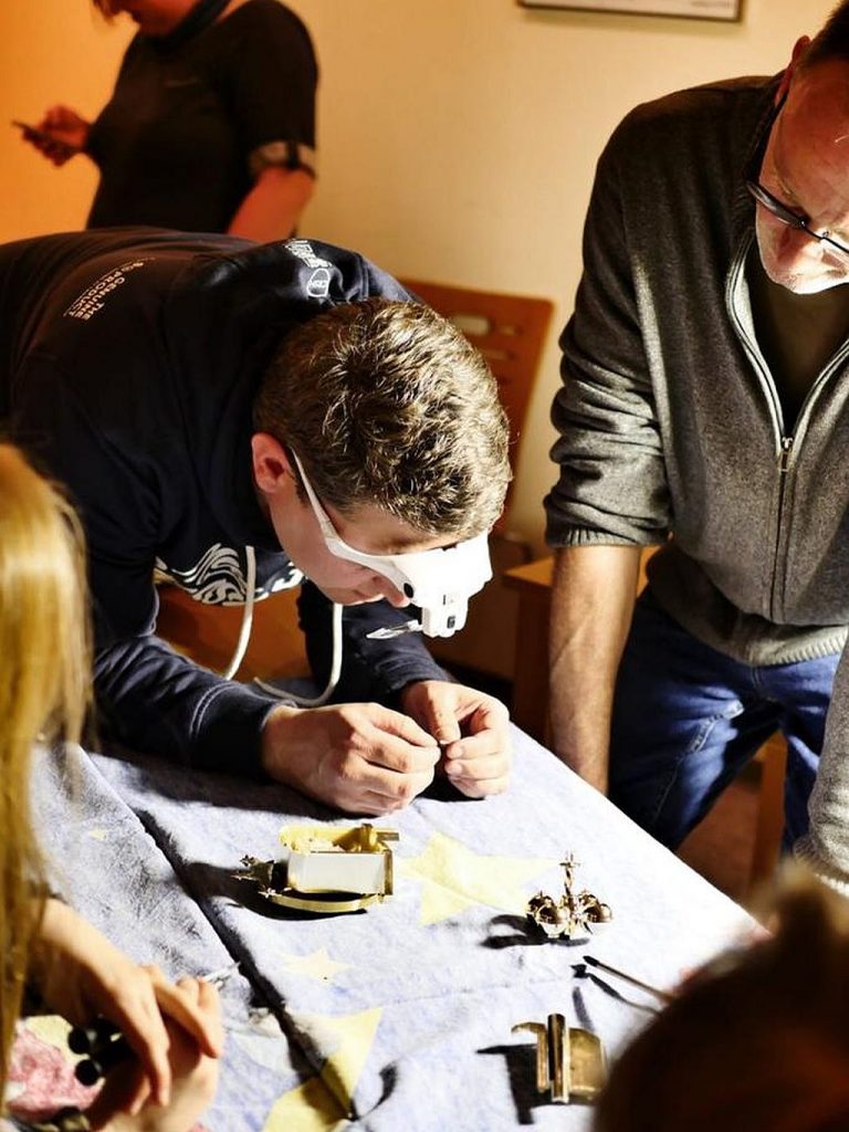 Repair-Cafe-Voelksen-KliV-Springe-Spieluhr-Uhr